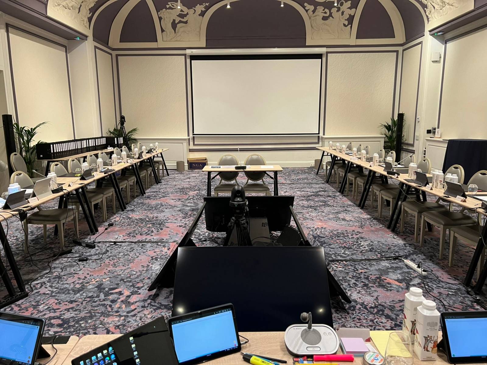 Audio V Com votre prestataire sonorisation audiovisuel séminaire sur Paris